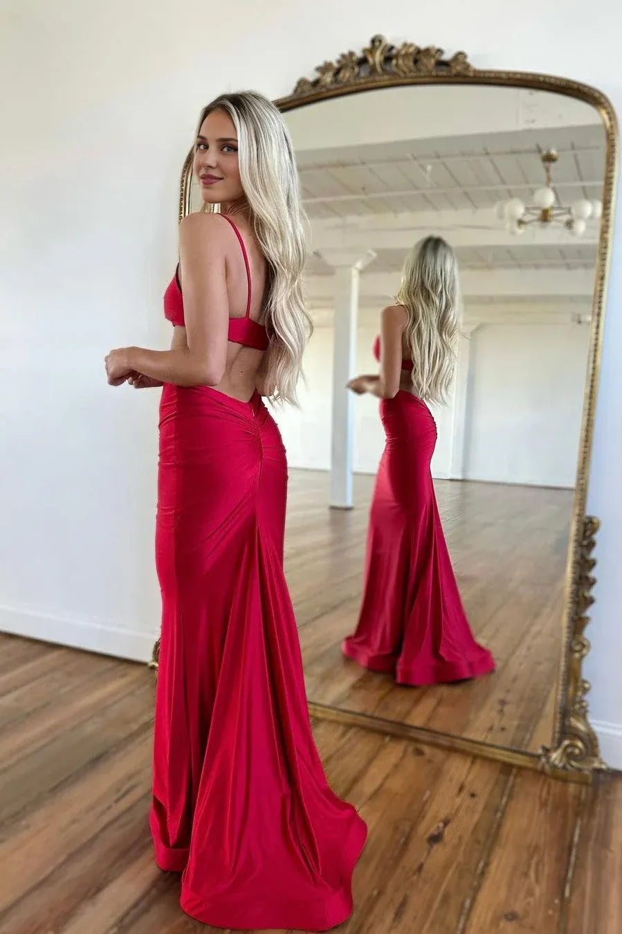 Vestido de fiesta Weitese de corte sirena rojo, largo hasta el suelo, con delicados tirantes finos.